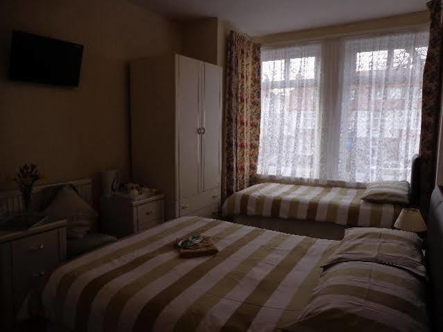 The Phoenix Guest House Scarborough Buitenkant foto